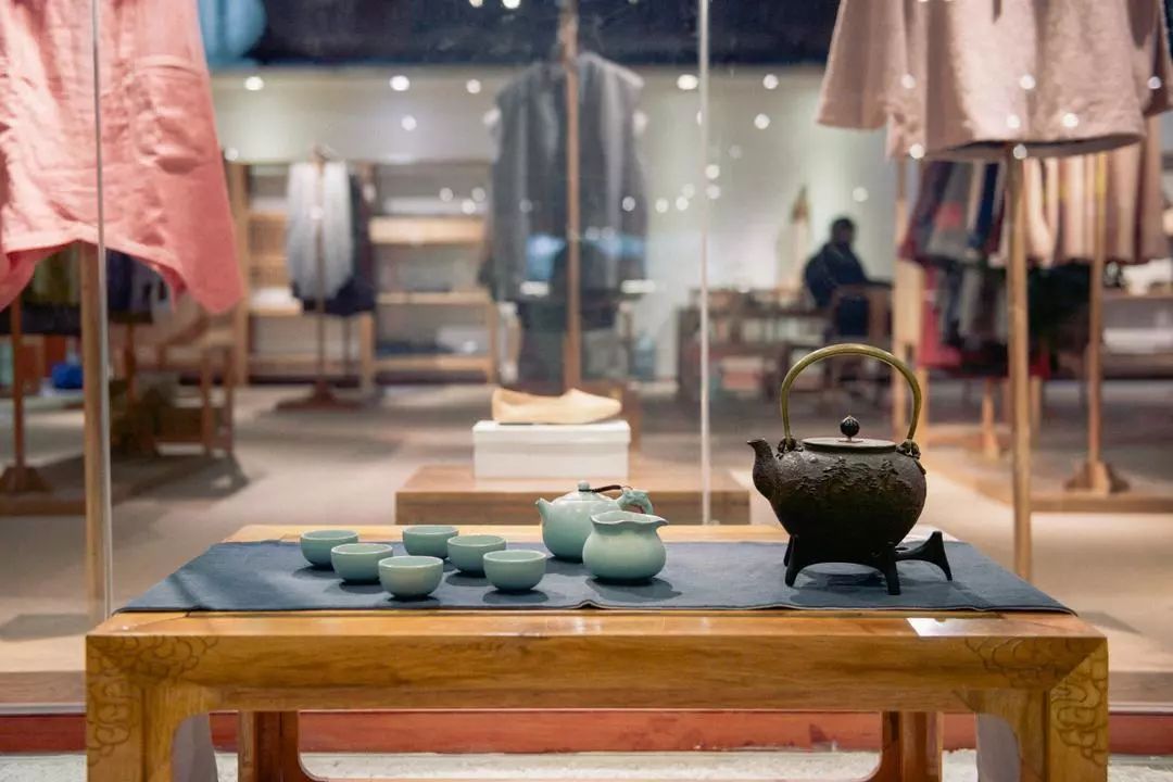 茶服丨传承千年风度：会行走的艺术，禅意的生活方式