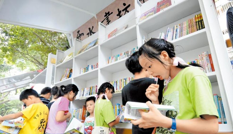 暖哭！为把知识带给山区孩子，佛光山的移动图书馆开了10年