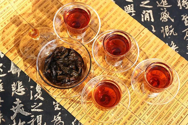 六堡茶丨可以喝的古董：一半是茶，一半是药