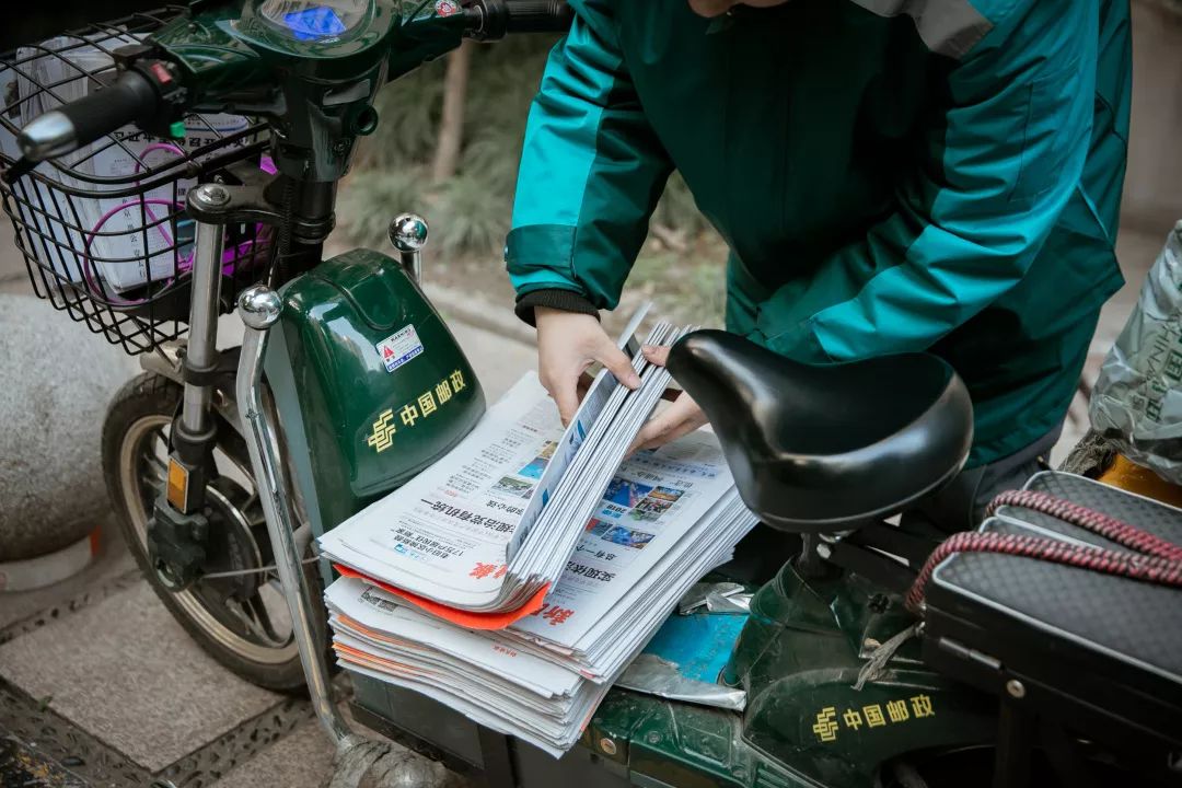 上海玉佛禅寺联合《新民晚报》向社会送出了30万个“顺”