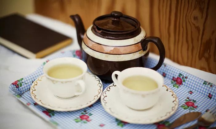 下午茶丨这个吵了一百年的“奶茶之争”，你站哪一派？