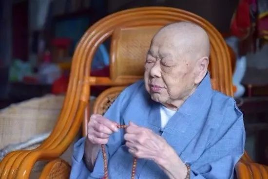 此生只为修行而来！这位95岁高龄的比丘尼如何用一生诠释信仰