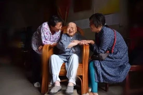 此生只为修行而来！这位95岁高龄的比丘尼如何用一生诠释信仰