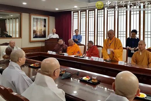 中国佛教代表团赴韩国出席燃灯会庆祝活动