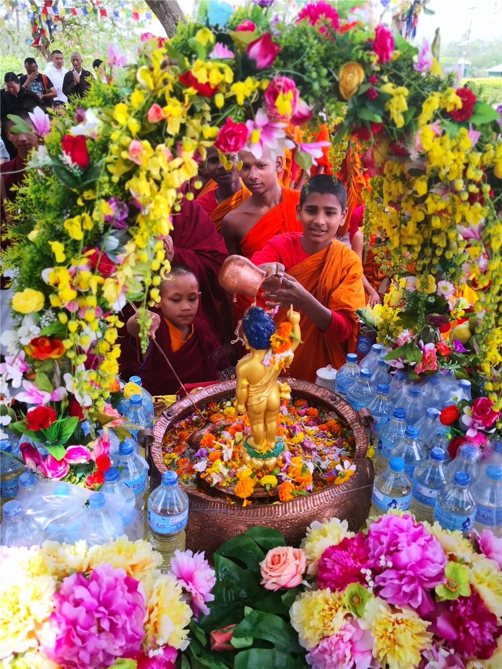 一场爱与感恩的盛宴——深圳弘法寺举行佛诞节浴佛祈福暨三皈五戒法会