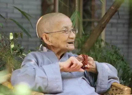 佛门女僧的学习生活是什么样的？听98岁慈学长老尼来讲述
