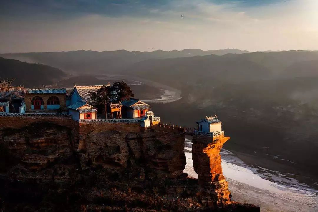 叹为观止的险峰寺院！攀登山巅 寻求信仰 开启不一样的人生修行