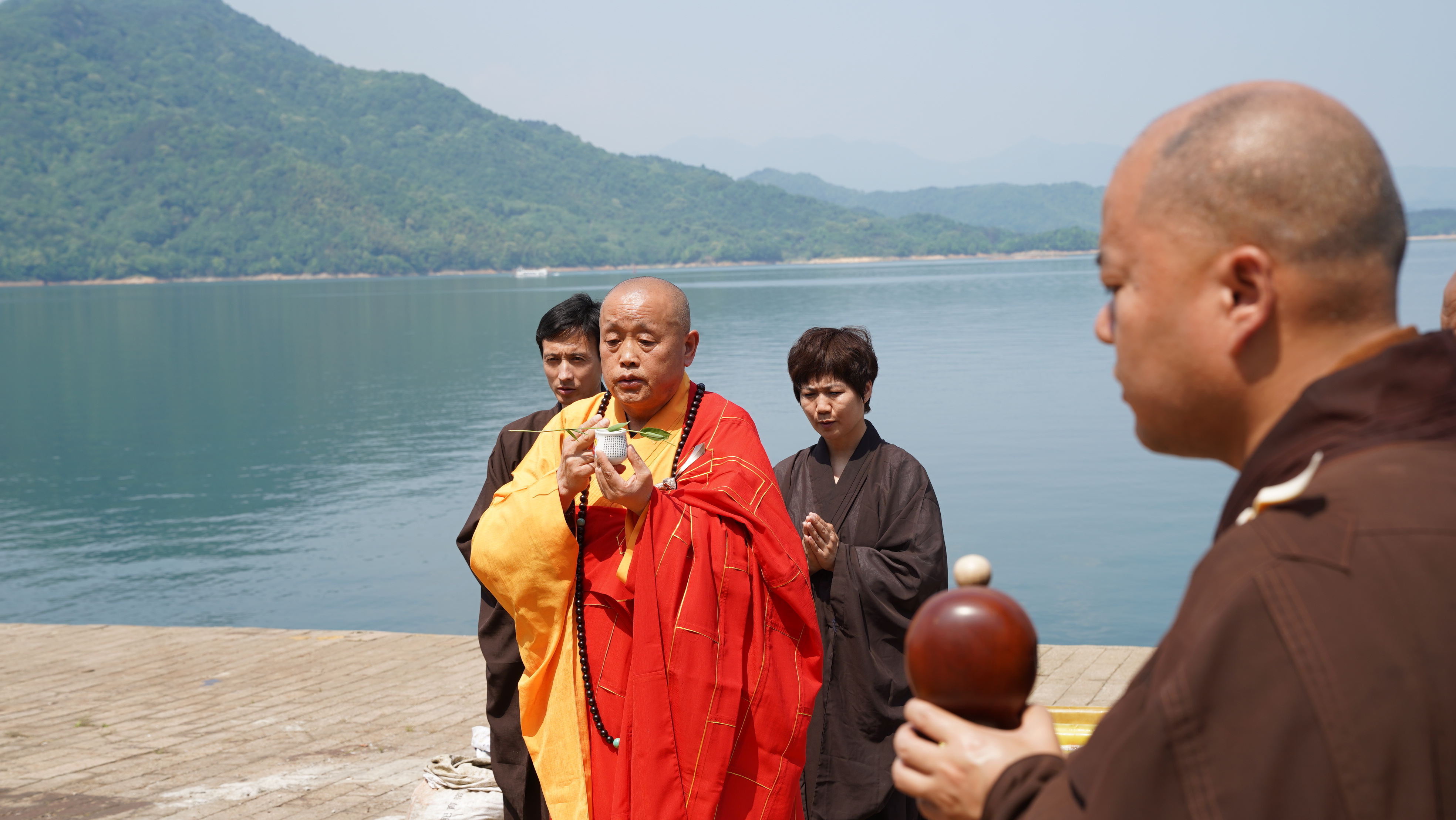 佛光缘昌雷法师放生图片