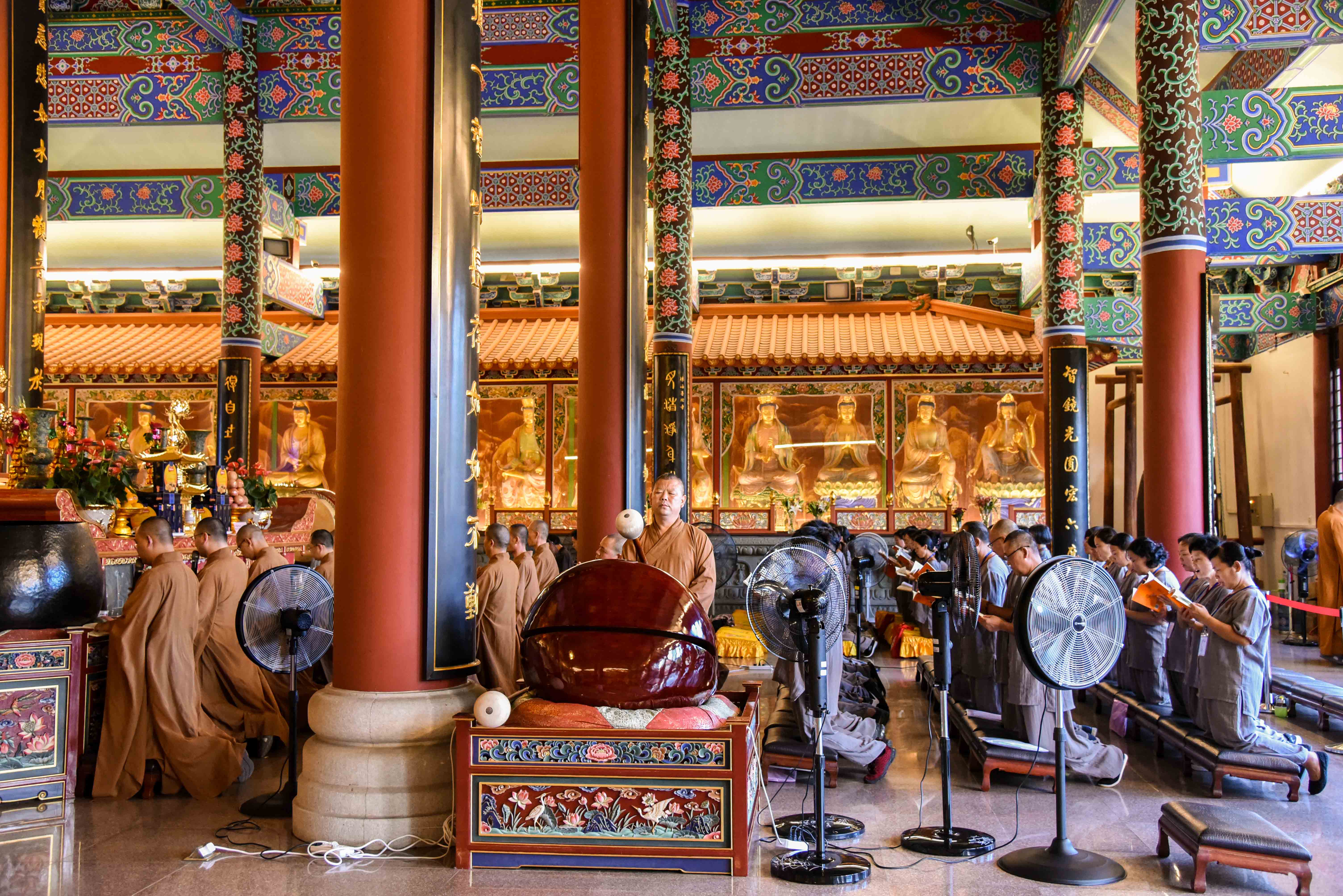 珠海普陀寺2019年短期出家班开班第二日学习佛教仪轨和禅堂规矩体验