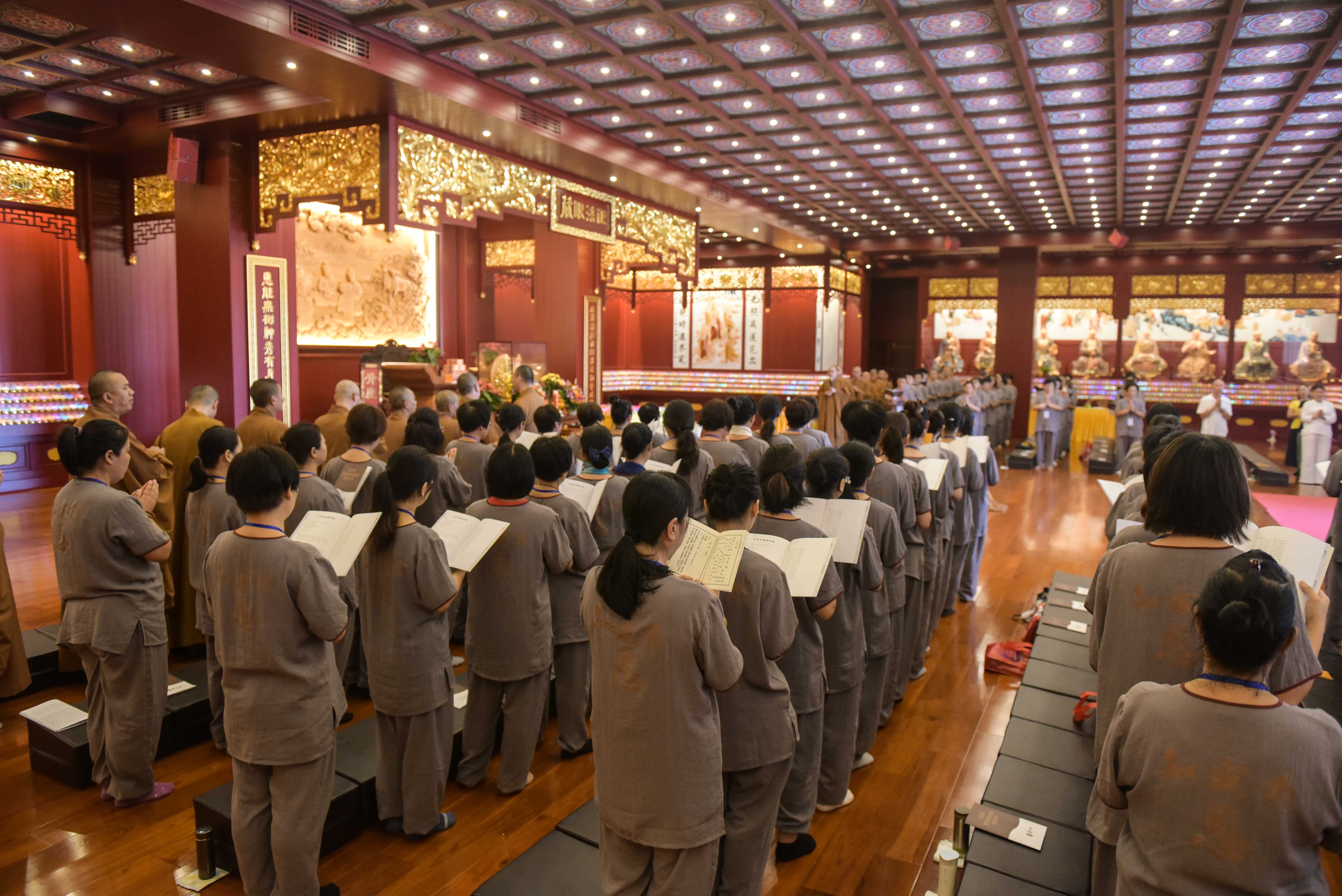 珠海普陀寺2019年短期出家班第三日:受八关斋戒与学习佛教人生观