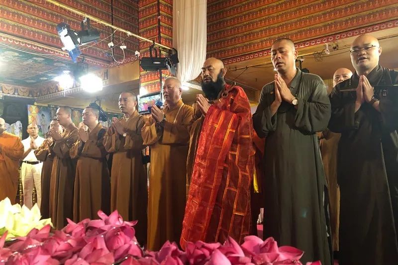 普法法师率中国佛教代表团赴斯里兰卡参加佛牙节庆祝活动