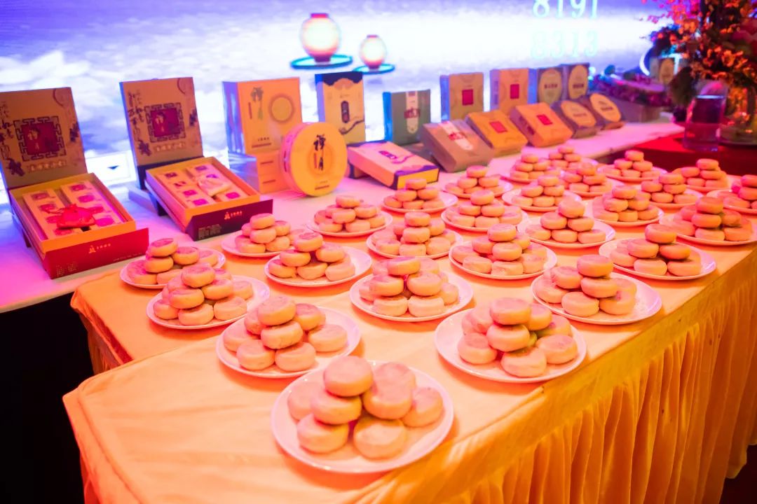 “品净尝素，积功聚福”，上海玉佛禅寺举行净素月饼品尝会暨慈善祈福仪式
