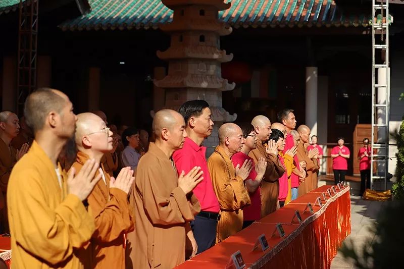 厦门佛教界喜迎中华人民共和国成立70周年暨四爱主题图片展揭幕
