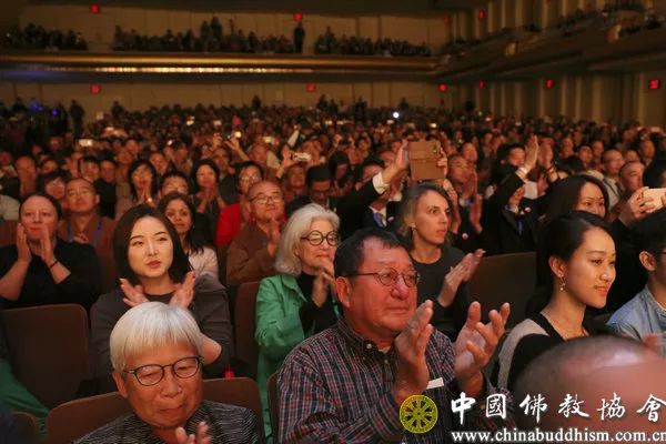 点亮心灯 祈愿和平 ——第二届中美加佛教论坛在美国纽约联合国总部举行