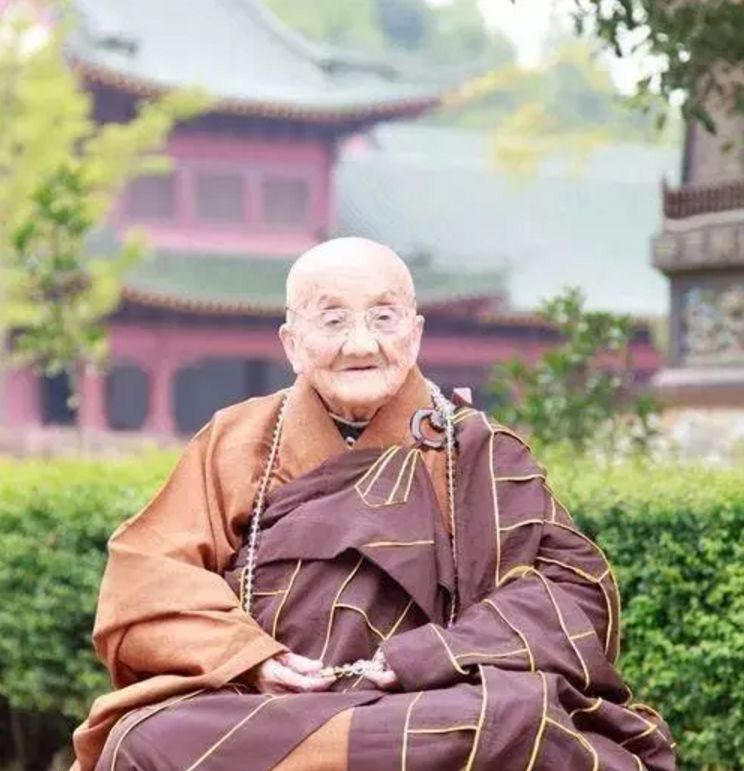 印空长老尼迎来百岁寿辰，她在人间如何践行佛法？