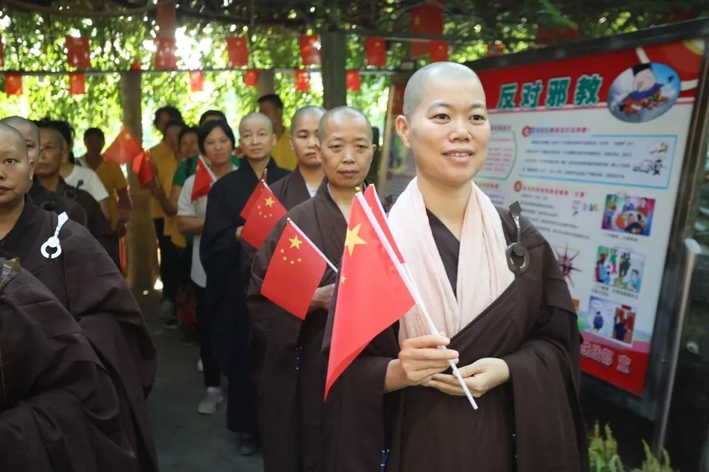 桂平市佛教协会举行升国旗仪式  共迎70华诞