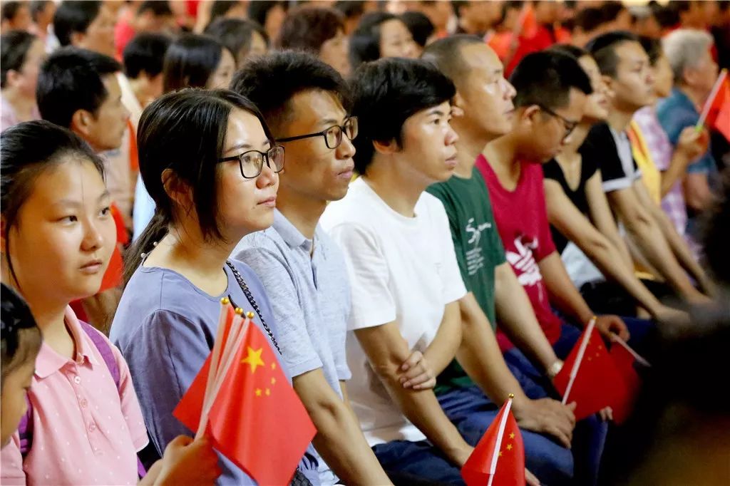 深圳弘法寺升国旗仪式：歌唱我们的祖国，感恩伟大的时代