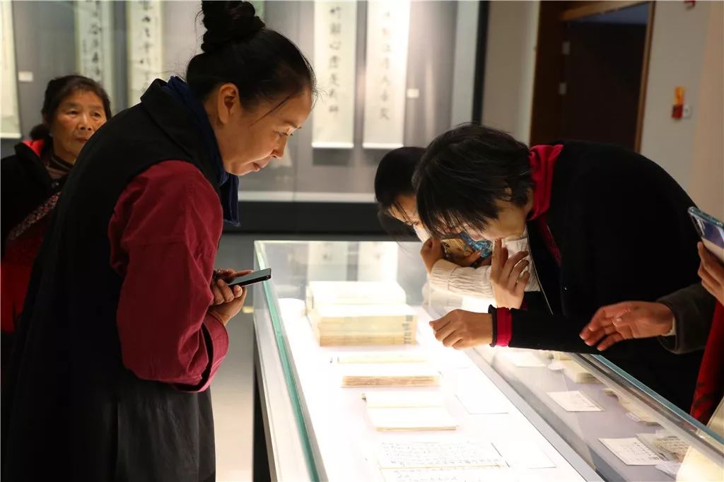 “心涵万象”——北天目灵峰讲寺藏书画古籍展隆重开幕