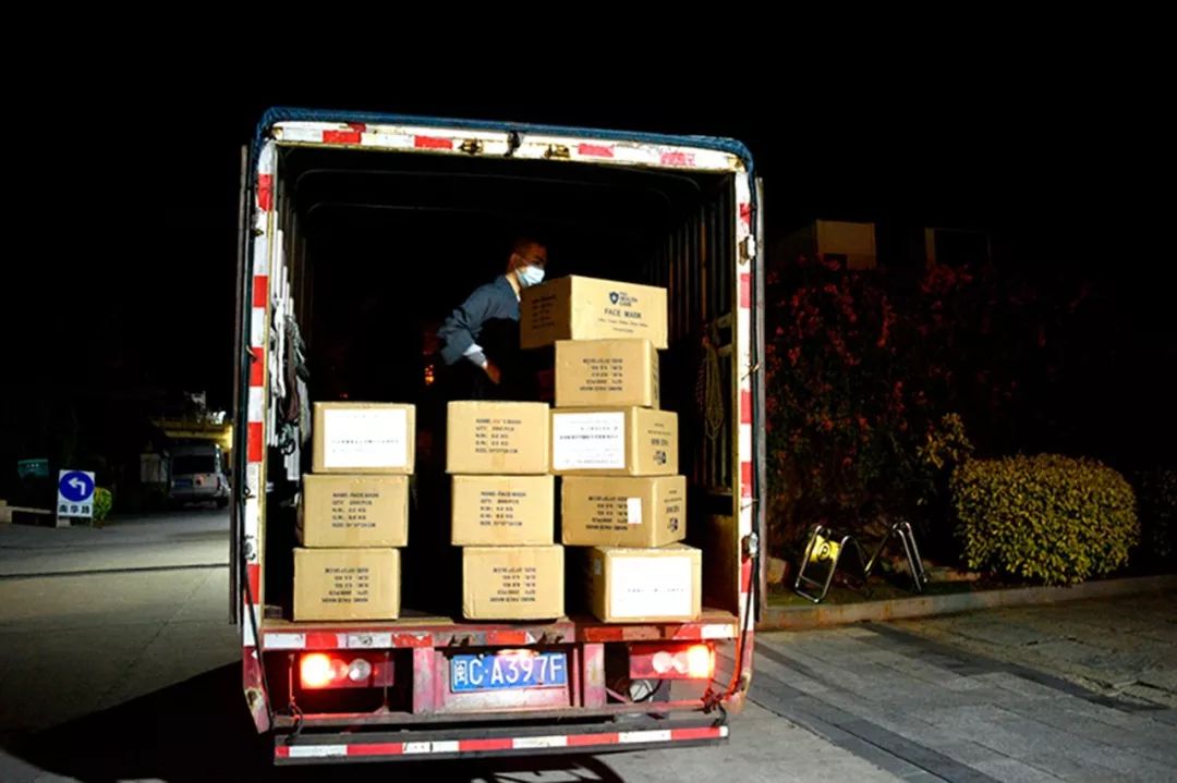 战“疫”在行动，与时间赛跑  南普陀寺慈善会海外采购第二批21万个口罩顺利运抵回国