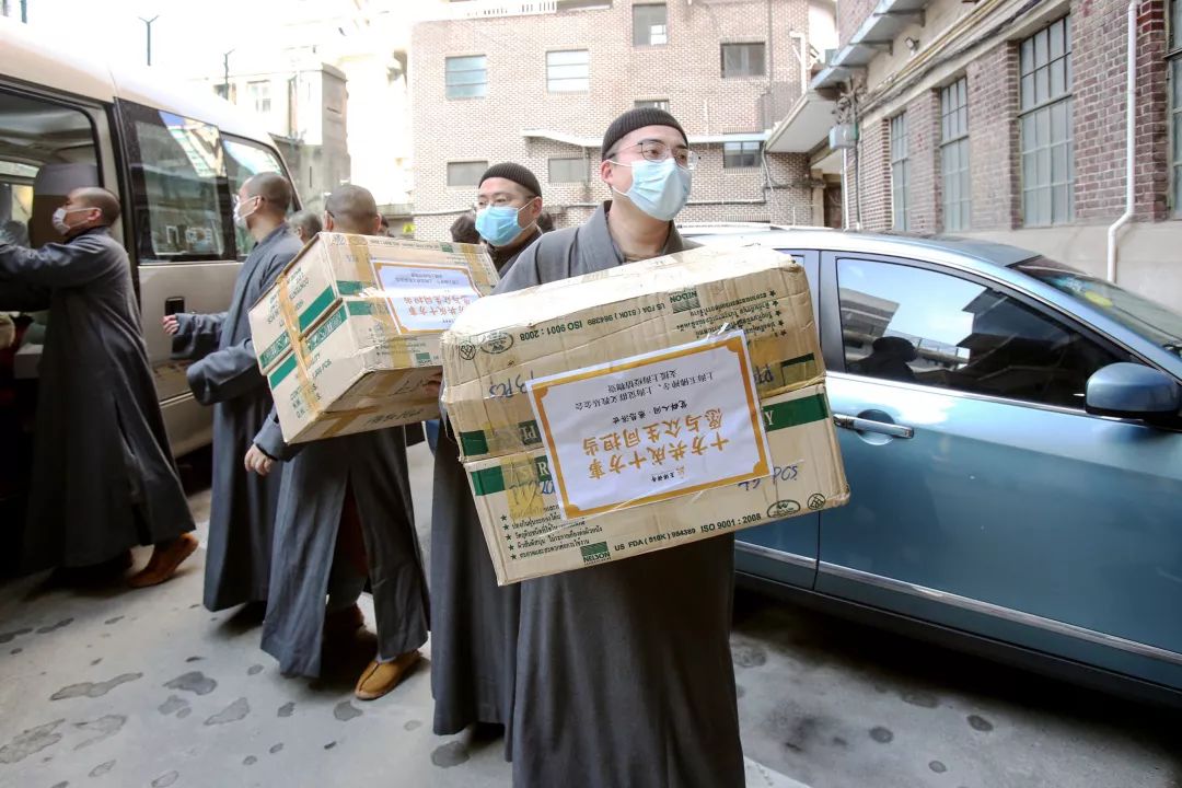 动态更新 | 上海玉佛禅寺支援虹口区疾控中心防“疫”口罩30000只