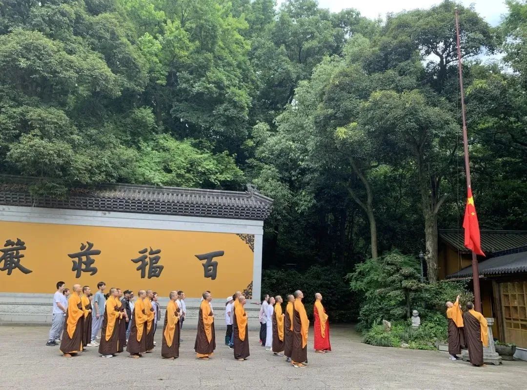 杭州佛教寺院：从紧急双暂停到安全有序开放