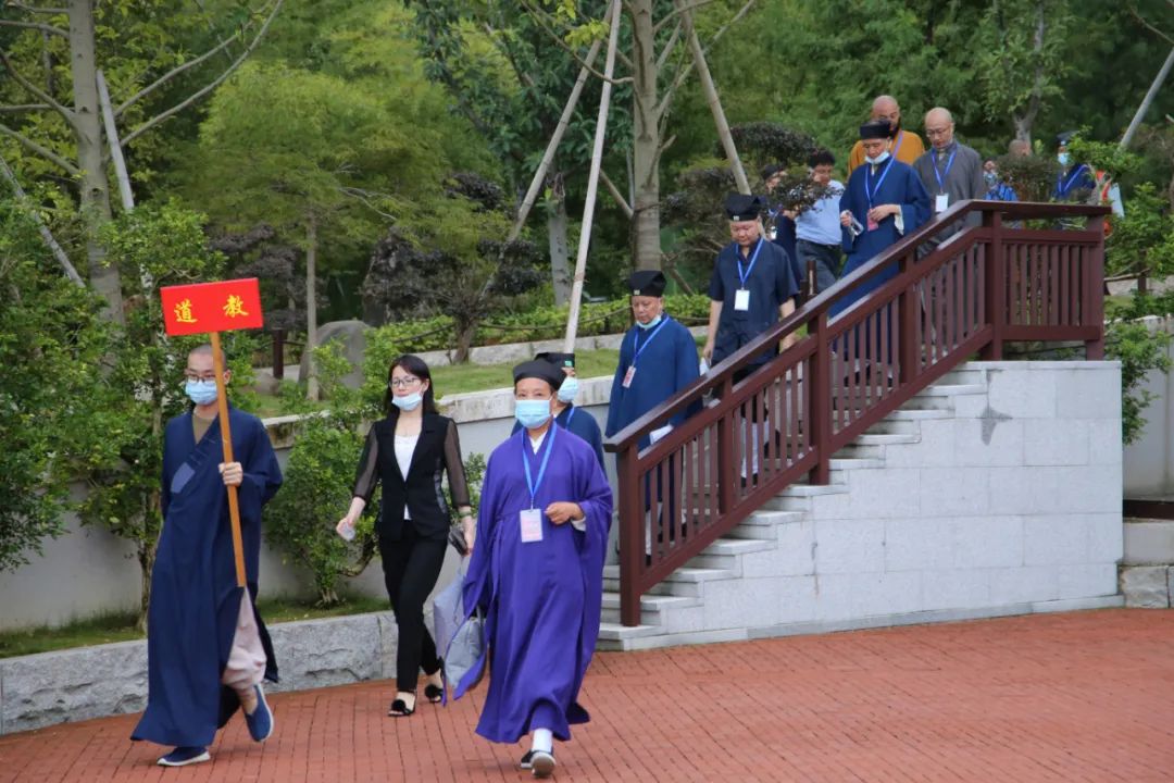 简讯 | 全省宗教活动场所“四进”活动推进会在韶关市云门寺召开