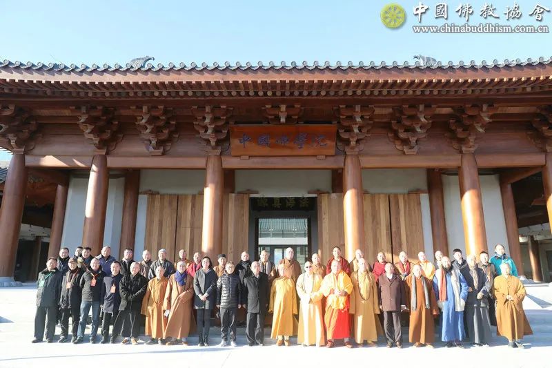 中国佛教协会新一届领导班子赴中国佛学院新校舍考察植树