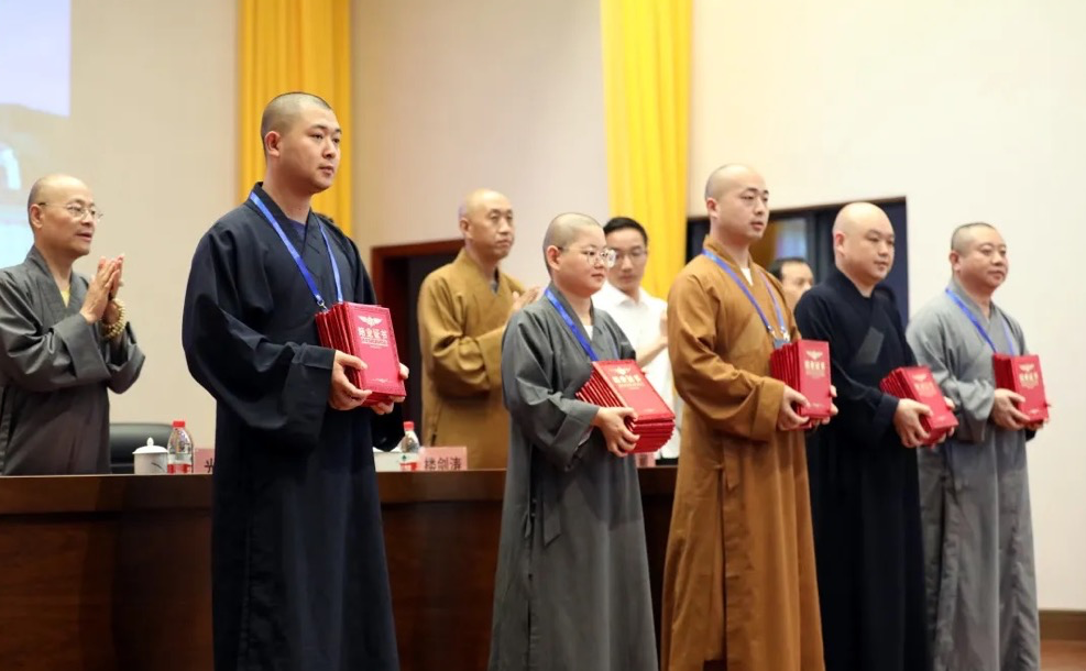 光泉法师在浙江佛学院作《数字思维下的寺院管理》主题分享