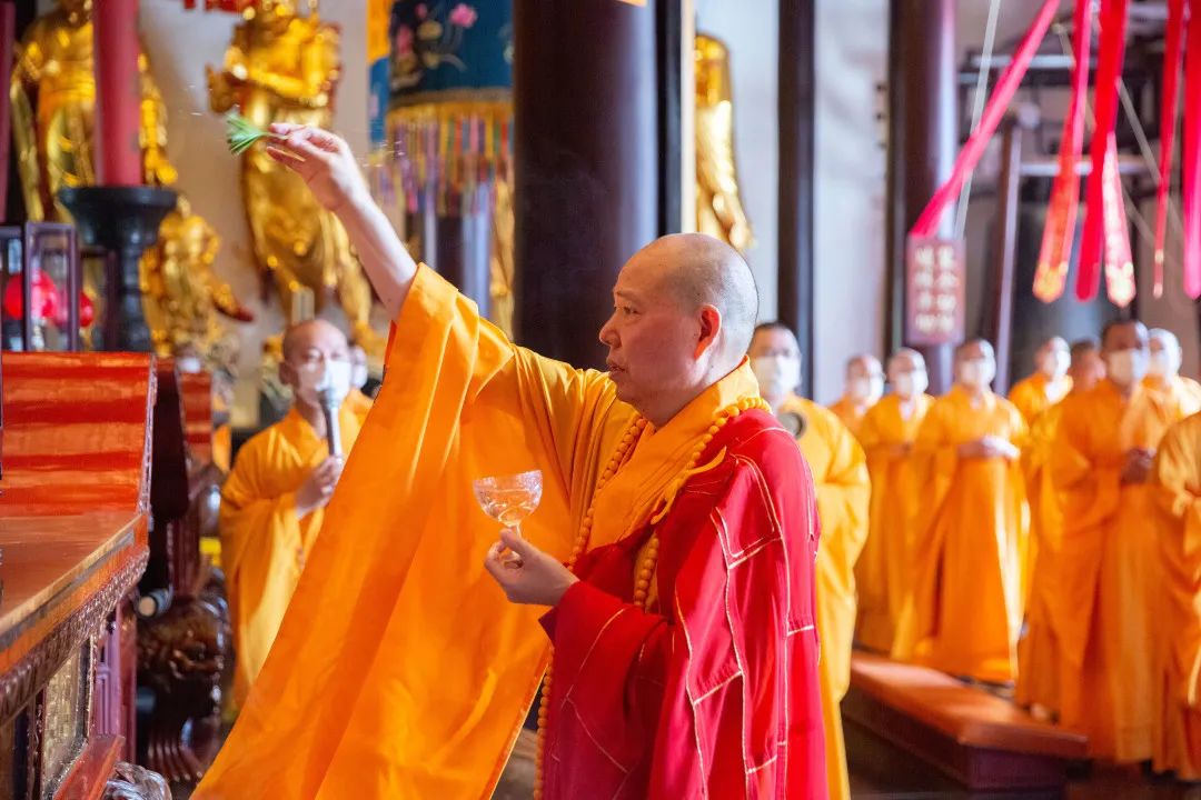 “风雨同舟，八方共济” 上海玉佛禅寺为郑州祈福并向灾区捐款200万元
