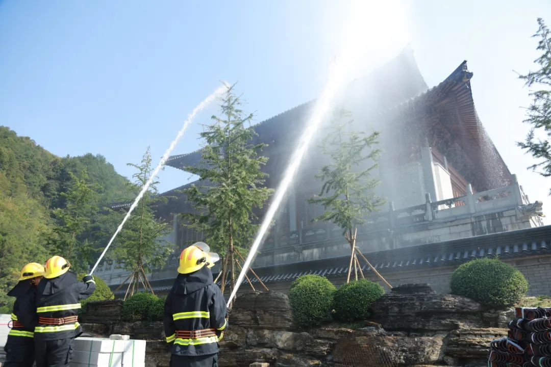 雪窦山资圣禅寺召开“十一”黄金周旅游安全暨疫情防控工作会议