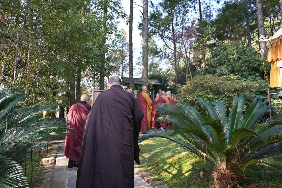 悼念追思｜传印长老入龛仪式在江西东林寺庄严举行