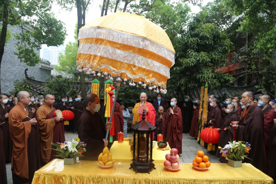 湖北武汉莲溪寺举行慈学长老尼灵骨入塔仪式