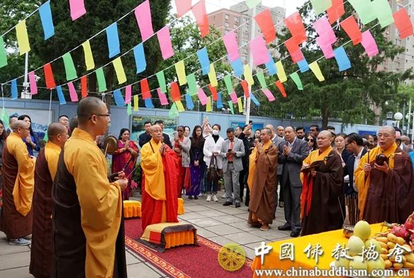 中国佛教协会会长演觉法师赴尼泊尔驻华大使馆出席佛诞节祈福活动