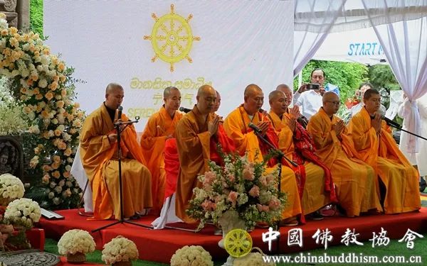 中国佛教协会副会长宗性法师赴斯里兰卡驻华大使馆出席卫塞节庆祝活动